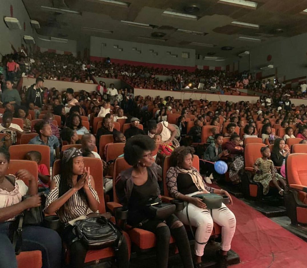 Eu acredito,

Quanto tudo voltar ao normal, voltaremos a ter o cine-teatro Gilberto Mendes assim.

#GM