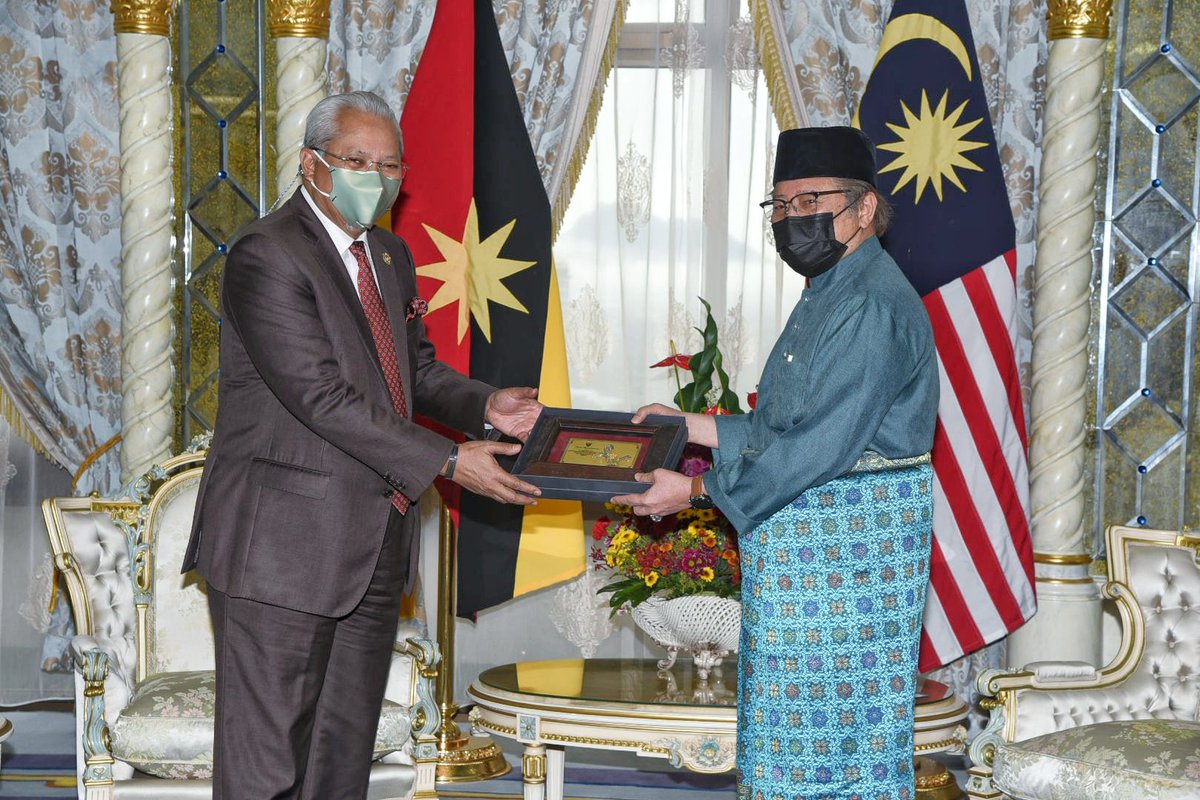 AnnuarMusa's tweet photo. Dalam pertemuan dengan Ketua Menteri Sarawak, YAB Datuk Patinggi Abang Hj Abdul Rahman Zohari Tun Abang Hj Openg, KKMM & Kerajaan Negeri berkongsi matlamat yang sama bagi memastikan capaian internet berkualiti di seluruh negeri & memperkasakan program pendigitalan di Sarawak. https://t.co/Gsvdg6pgLb