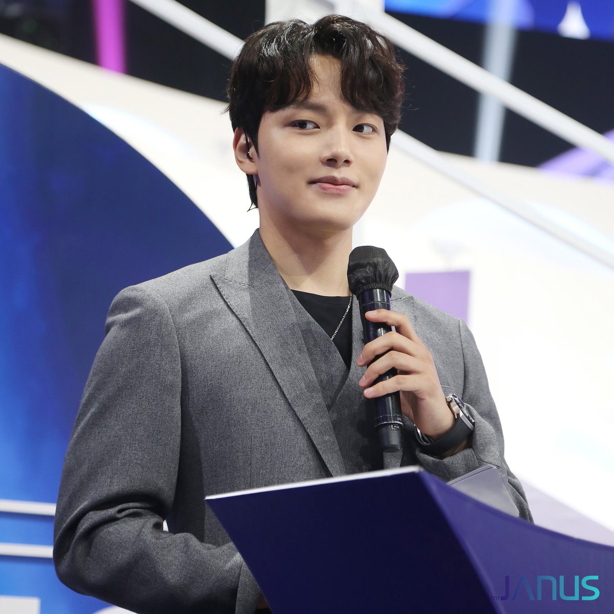 JANUS_ENT's tweet photo. [#J_Info]

오늘 따라 시간이 안가는 건 기분 탓일까,,,
너무나도 기다려지는 오늘 밤 생방송!

플래닛 마스터의 기분 좋아지는 웃음 보면서
함께 기다려요 💜

오늘 밤 8시! Mnet <걸스플래닛 999> 파이널 생방송에서 만나요!

#여진구 #YEOJINGOO #걸스플래닛999 #Girlsplanet999 https://t.co/1aTRbxyTja