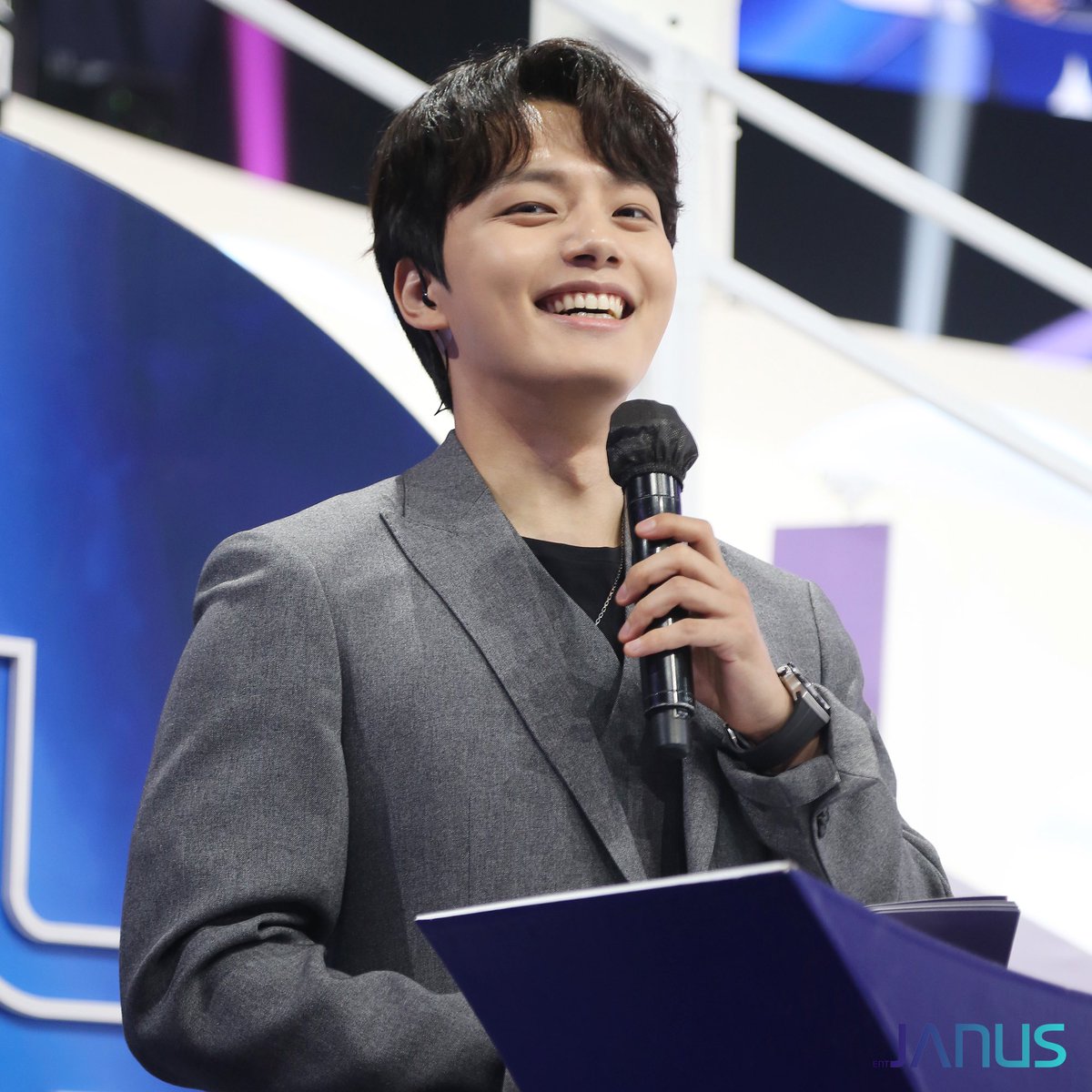 JANUS_ENT's tweet photo. [#J_Info]

오늘 따라 시간이 안가는 건 기분 탓일까,,,
너무나도 기다려지는 오늘 밤 생방송!

플래닛 마스터의 기분 좋아지는 웃음 보면서
함께 기다려요 💜

오늘 밤 8시! Mnet <걸스플래닛 999> 파이널 생방송에서 만나요!

#여진구 #YEOJINGOO #걸스플래닛999 #Girlsplanet999 https://t.co/1aTRbxyTja