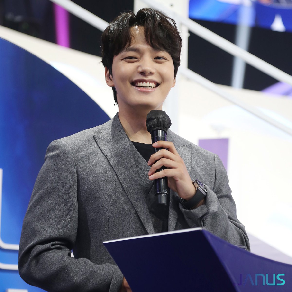 JANUS_ENT's tweet photo. [#J_Info]

오늘 따라 시간이 안가는 건 기분 탓일까,,,
너무나도 기다려지는 오늘 밤 생방송!

플래닛 마스터의 기분 좋아지는 웃음 보면서
함께 기다려요 💜

오늘 밤 8시! Mnet <걸스플래닛 999> 파이널 생방송에서 만나요!

#여진구 #YEOJINGOO #걸스플래닛999 #Girlsplanet999 https://t.co/1aTRbxyTja
