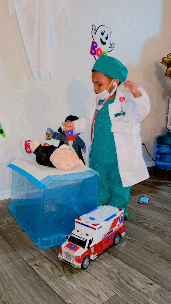 ittybittyleeuh's tweet image. Time for your check up time for check up! Were gonna check your ears ears, check your eyes find out how much you've grownnn👨🏽‍⚕️🩺. #TheDocIsIn 😍