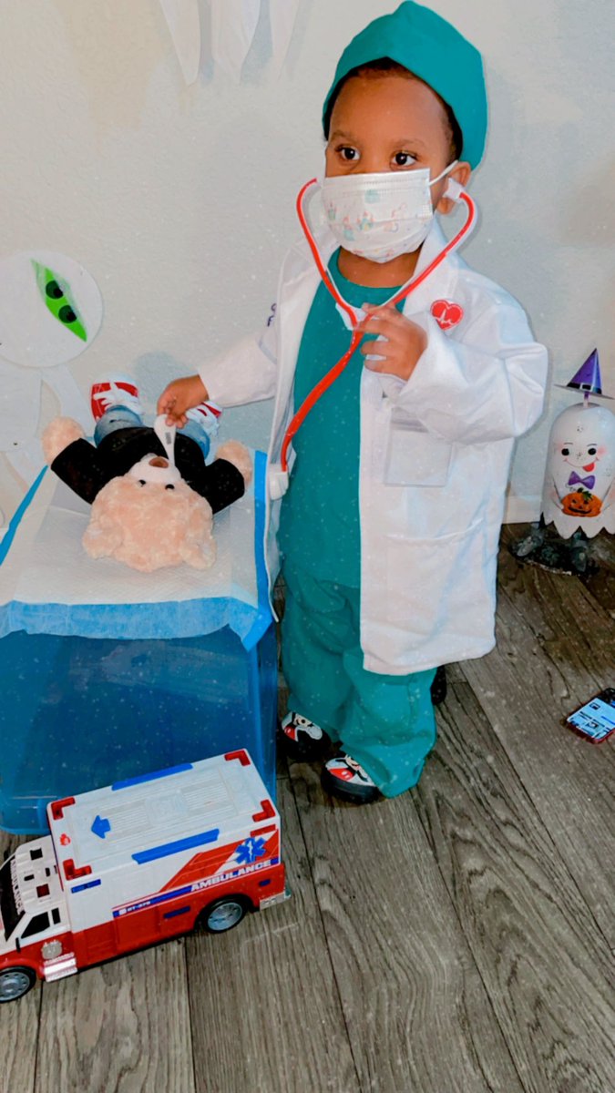 ittybittyleeuh's tweet image. Time for your check up time for check up! Were gonna check your ears ears, check your eyes find out how much you've grownnn👨🏽‍⚕️🩺. #TheDocIsIn 😍