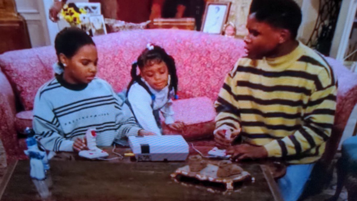 Nordischsound's tweet image. Okay, what kind of #joystick is this? can't find something similar (white with red buttons) on google. #nerdquestion #FamilyMatters #steveurkel