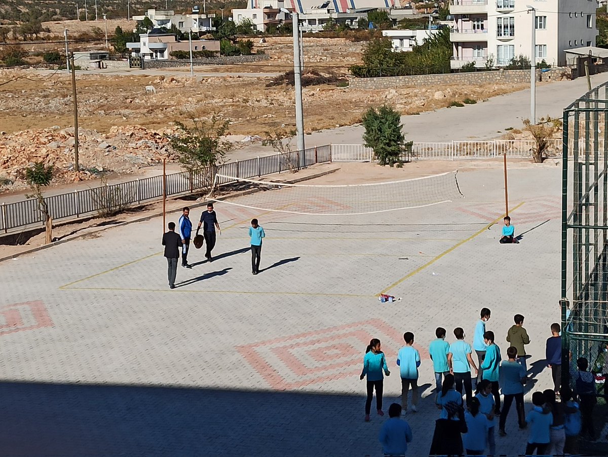 Okulumuzu daha da güzelleştirmek adına voleybol sahasını düzenlemede emeği geçen Beden Eğitimi Öğretmeniz Hüsamettin İŞLİYEN ve Görsel Sanatlar Öğretmenimiz İskender ABA'ya teşekkürler ederiz.
<a href="/MemetPolat0247/">Memet Polat</a> 
<a href="/OzbayOmer/">Ömer Özbay</a> 
<a href="/klcengiz/">cengiz kılıç</a> 
<a href="/ResitMusaoglu/">Reşit Musaoğlu</a> 
<a href="/sukruarslan34/">Şükrü ARSLAN</a> 
<a href="/ahmettokgz15/">Ahmet TOKGÖZ</a>