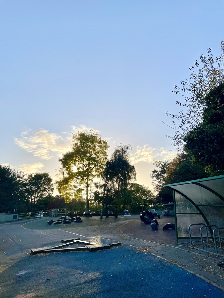 GreenfieldsSch's tweet photo. Thank you to all the children and parents for a fantastic half term. Rest up, be safe and we look forward to seeing you after your break. #TeamGreenfields π² π³ βοΈ https://t.co/W5YJruNoI0