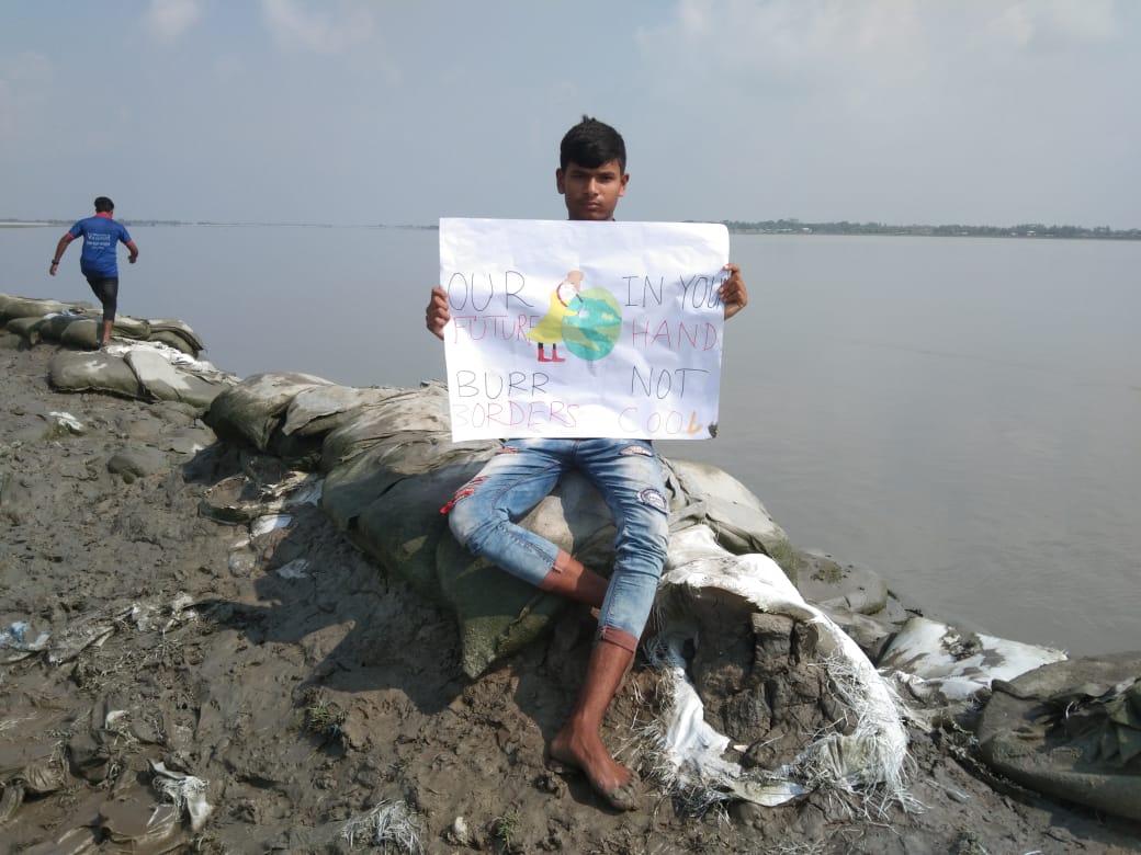 YouthNetGlobal's tweet photo. 📍Shyamnagar, Satkhira
The young people and communities from the most affected communities in #Bangladesh joined at the global climate strike and demanded urgent climate action on 24.09.21
#UprootTheSystem 
@GretaThunberg

#ClimateJustice Right Here, Right NOW!✊
@GretaThunberg https://t.co/kERgJBvUH0