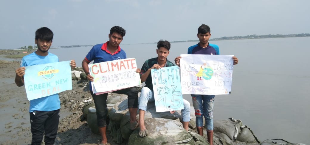 📍Shyamnagar, Satkhira
The young people and communities from the most affected communities in #Bangladesh joined at the global climate strike and demanded urgent climate action on 24.09.21
#UprootTheSystem 
@GretaThunberg

#ClimateJustice Right Here, Right NOW!✊
@GretaThunberg