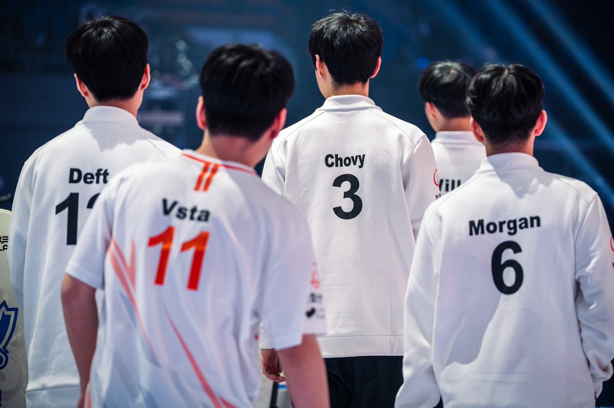 dae_yam's tweet photo. @HLEofficial @TeamRazer μ€λμ΄λ€ νμν νμ΄ν
ππ»
4κ° νλ² κ°λ³΄μ!!!! μ§μ€ν΄μ λκΉμ§ λ¬λ¦¬μππ»
#Worlds2021Β #HLEWINΒ #RushTogetherΒ #TEAMRAZER #TEAMRAZERWIN https://t.co/hYLLLQ8jgP