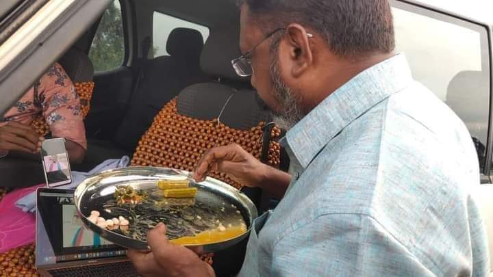 VCKofficial_'s tweet photo. தான் உண்ணும் உணவிற்கு கூட நேரம் ஒதுக்காமல் தன் மக்களுக்காகவே தன்னை அர்ப்பணித்த ஒப்பற்ற #தலைவன்... https://t.co/9ZGXkJnhtR