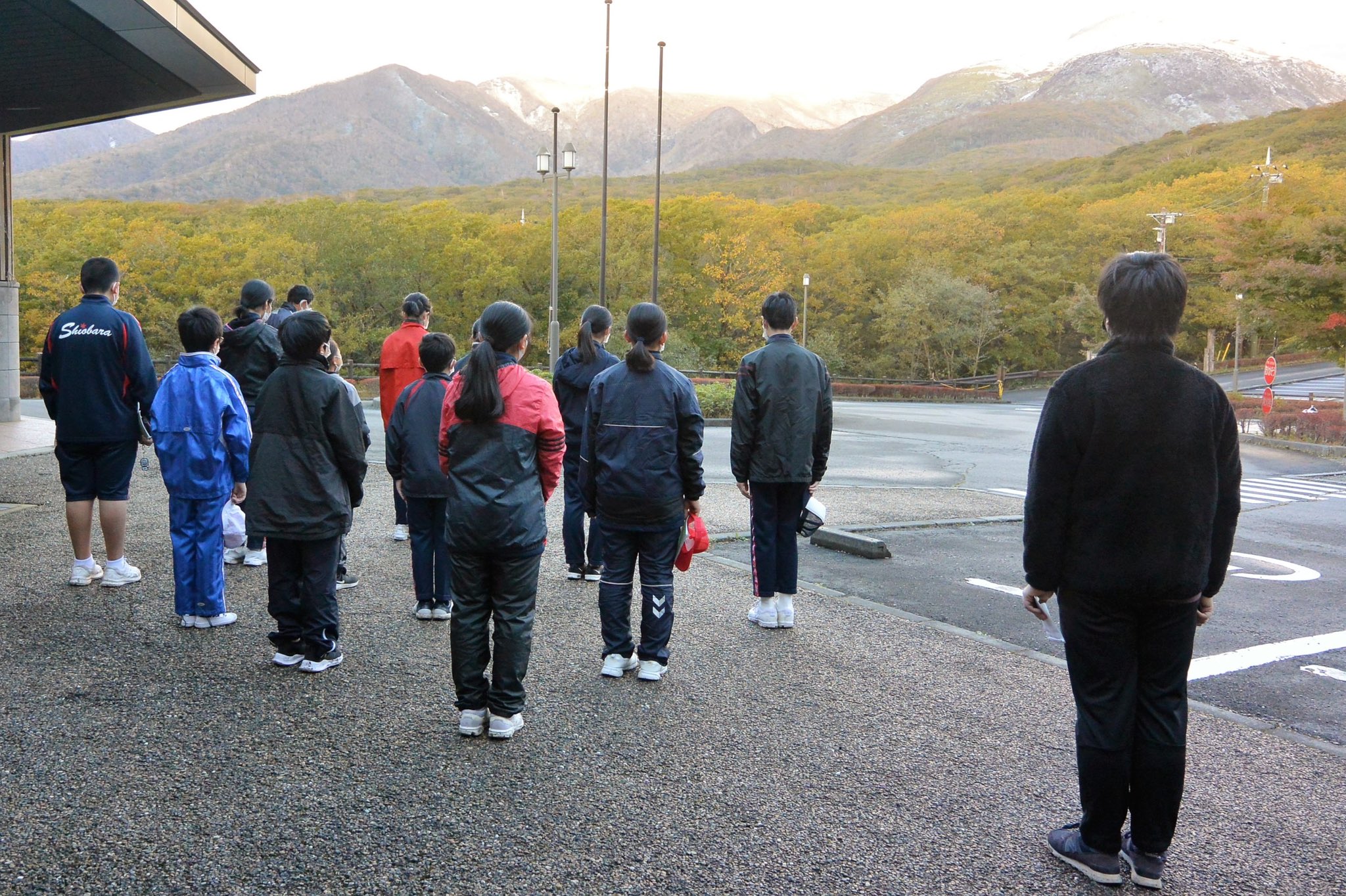 栃木県立なす高原自然の家 もう一校は那須塩原市立塩原小中学校 期ブロック 小5 中1 の皆さん 日は周辺のハイキング レインウオーク 体育館での運動 研修室でのグループワーク 21日は早朝散歩 焼き板作りとこちらも充実した内容です 栃木県立なす高原自然の家 もう一校は那須塩原市立塩原小中学校 期ブロック 小5 中1 の皆さん 日は周辺のハイキング レインウオーク 体育館での運動 研修室でのグループワーク 21日は早朝散歩 焼き板作りとこちらも充実した内容です