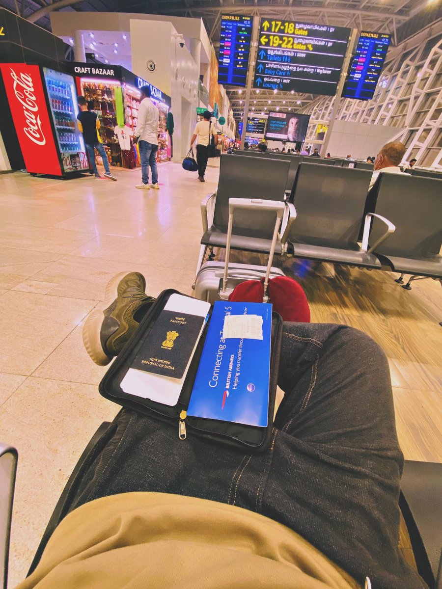 NavZatrix's tweet photo. Let’s do this ! ✈️🇬🇧 

#QUBMscBloggers #TeamFriel #LoveQUB https://t.co/jVQI5FJc2M