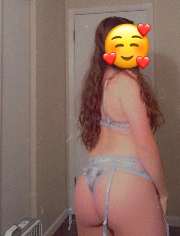 lovely61201285's tweet photo. Doing live Snapchat sessions dm me or add my Snapchat jasmine_s953 come play with me🥰❤️ #SellingContent #buyingcontent https://t.co/SgoseIOafh