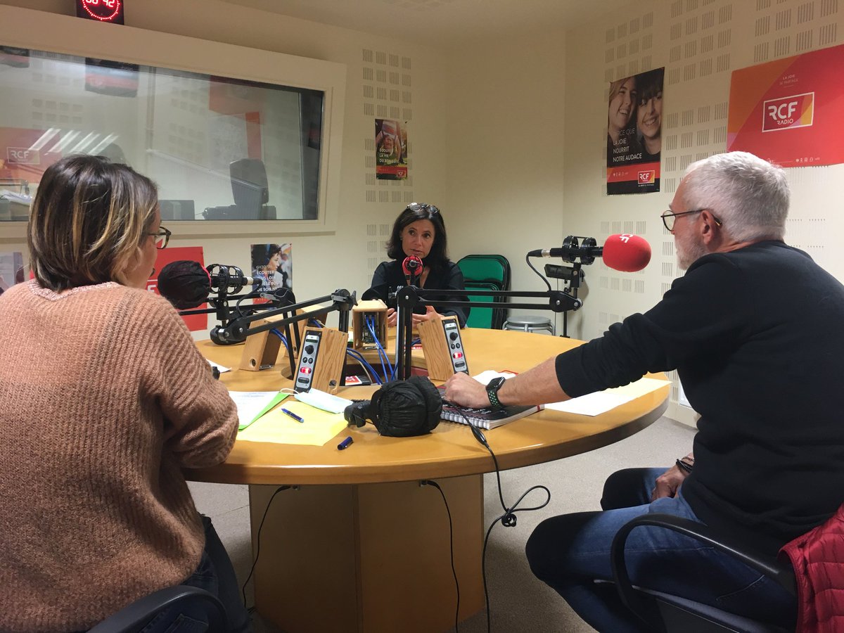 aclimoges's tweet photo. [#Éduinov] À 11h, retrouvez la rectrice @CDrucker_Godard sur les ondes de @RCFLimousin.
📻 Créascopie Hebdo #8 autour de l'innovation pédagogique. https://t.co/2LWGWHNYEn