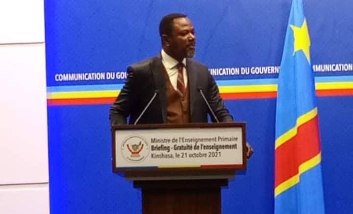 ParlonsPoliti's tweet photo. EPST : « Au sujet du RAM qui soutiendrait la gratuité de l'éducation, Tony Mwaba répond : « suis là pour communiquer sur l'EPST et non sur les autres ministères. Il ne s'agit nullement de fuire le débat auquel je suis habitué. Parlons de l'essentiel »
#DirectRTNC https://t.co/tXfEcGCdLM