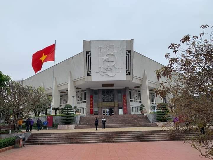 ViettinT's tweet photo. The magnificent #HoChiMinhMuseum was built to commemorate the Vietnamese communist leader of the 20th century. It has a wealth of exhibits, including souvenirs, military orders, and early precious photos of the Communist Party of Vietnam. https://t.co/E4aSwCeeFf