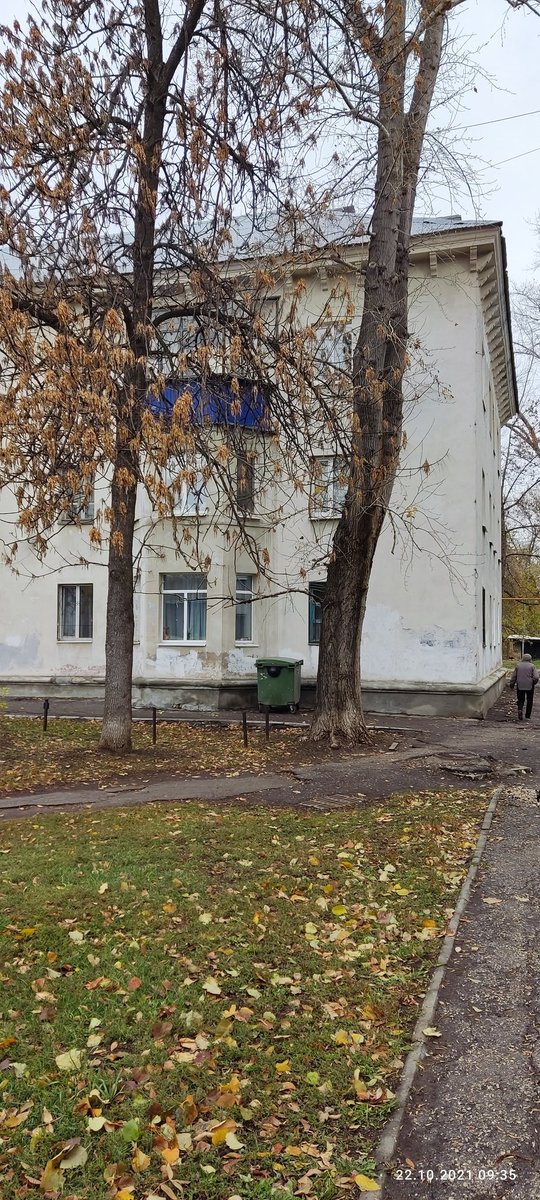 aay22879's tweet photo. @ALCOMGARANT, @Adm_Okt_Samara вот этот контейнер тут стоит уже два дня, а на контейнерной площадке всего два сталось! Соберите их в кучу и верните на помойку! https://t.co/iHx0dcIh5x