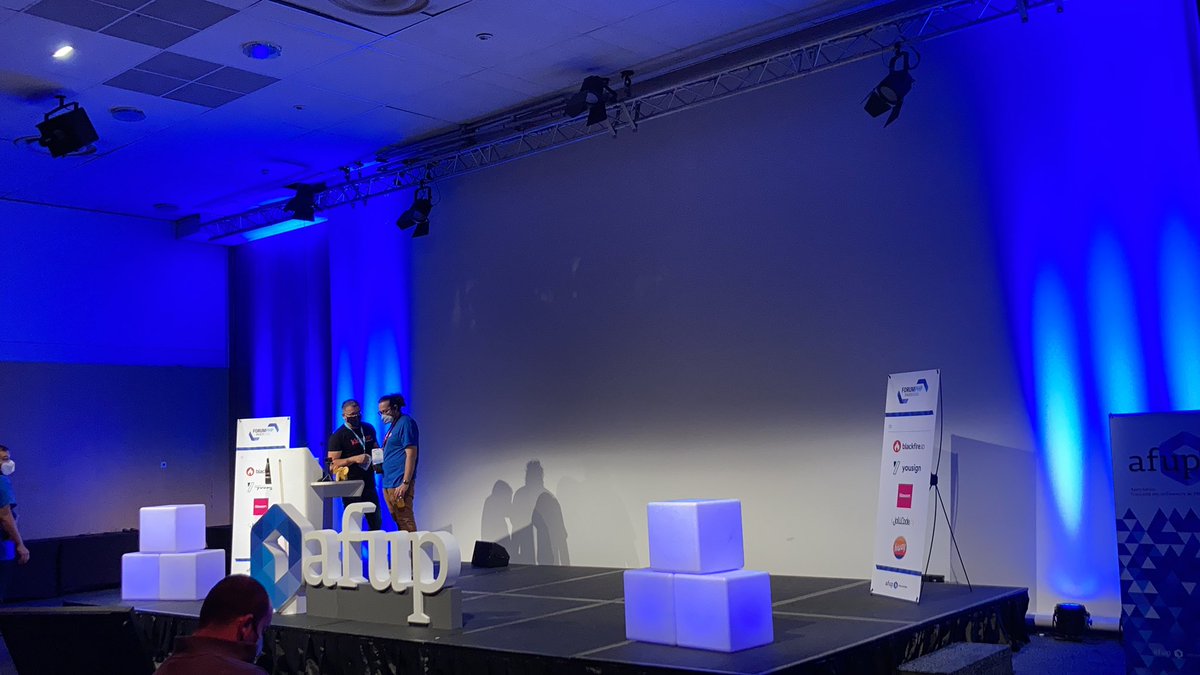 BenoitDevAngers's tweet photo. #ForumPHP La deuxième journée commence https://t.co/27q2QobJ3A