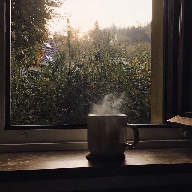 친하다는 건
당신의 생각이지

그 사람 생각이 아니다

그래서
당신이 배신이라 느껴도
그 사람은 배신이 아닌것 이다

가깝다는 건
당신의 마음이지

그 사람 마음이 아니다

그래서
당신이 서운하게 느껴도
그 사람은 서운한 것이 아니다

사람은
내맘 같지않다
내 감정과 같지않다.🖊