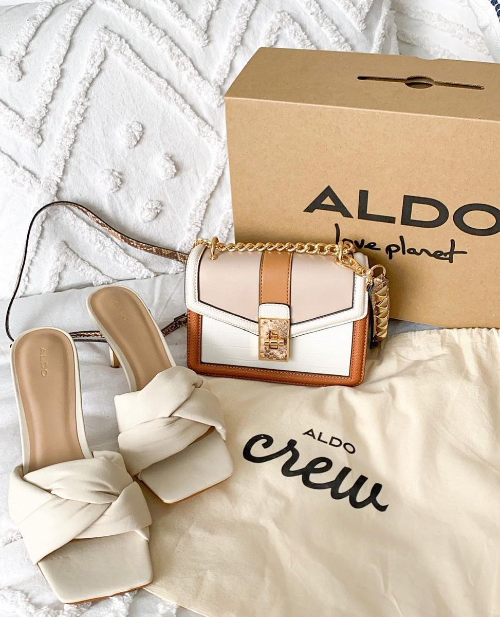 Pair your favourite mules with our favourite colour block crossbody bag THEALLIA for a match made in heaven 🤍 Shop in-store or online: bit.ly/3vl8aYb 
Photo by #AldoCrew <a href="/uptoclaudia/">Claudia Caminero</a>.