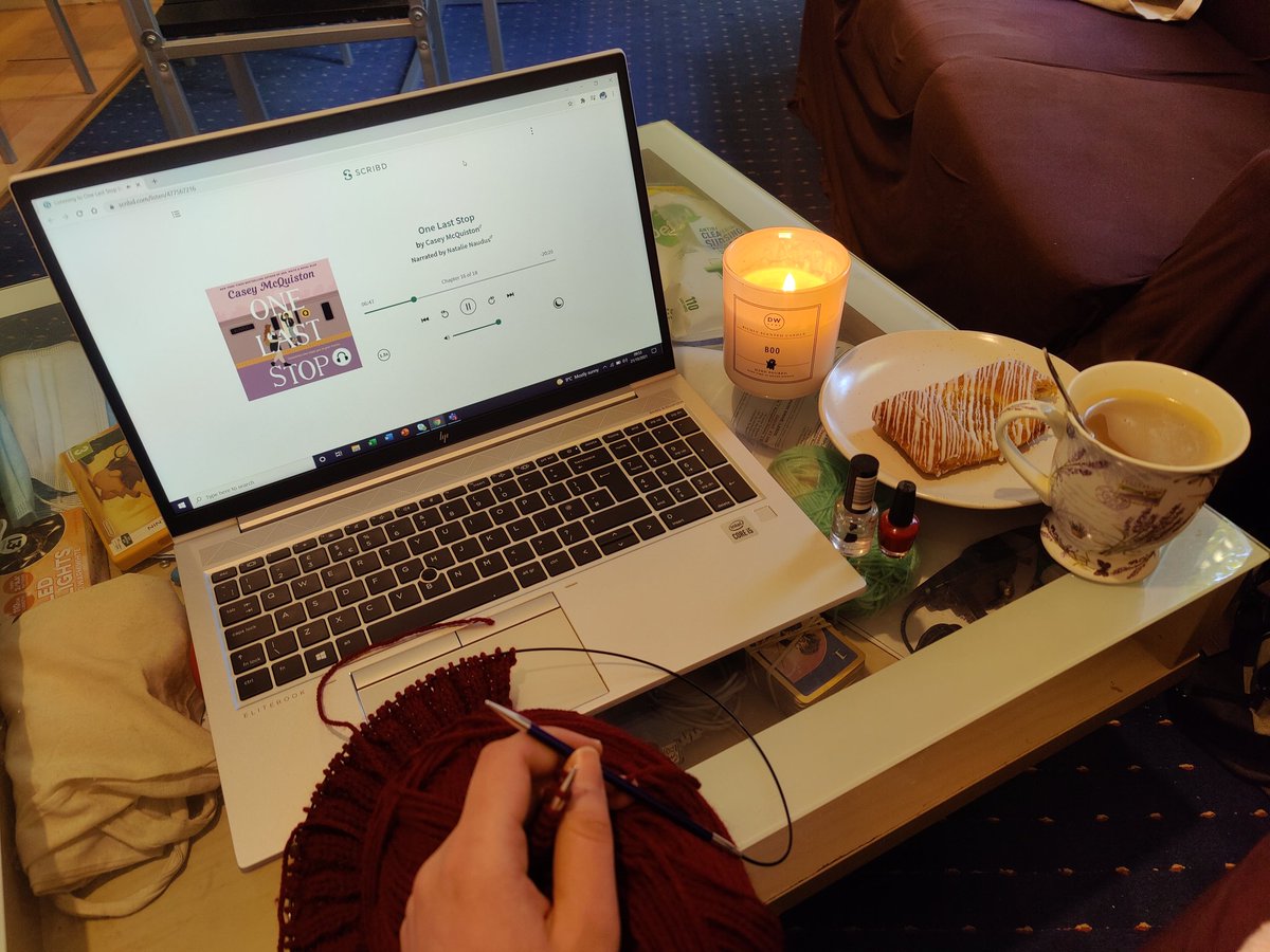 lita_eliza's tweet photo. #CoffeeTimeReading is always the best during the autumn season 🍁 listening to @casey_mcquiston's 'One Last Stop' on @Scribd. #readingcommunity #BookTwitter https://t.co/c7kYOi0DWX