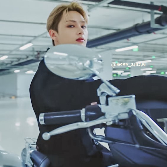 moon_JjuJju's tweet photo. Indeed! "Tonight I wanna ride with you Wherever we go"
😌👀💙 #RockWithYou_RockWithSVT #rockwithyou #SEVENTEEN #junhui #jun #junSvt https://t.co/zuhNkEWjSc