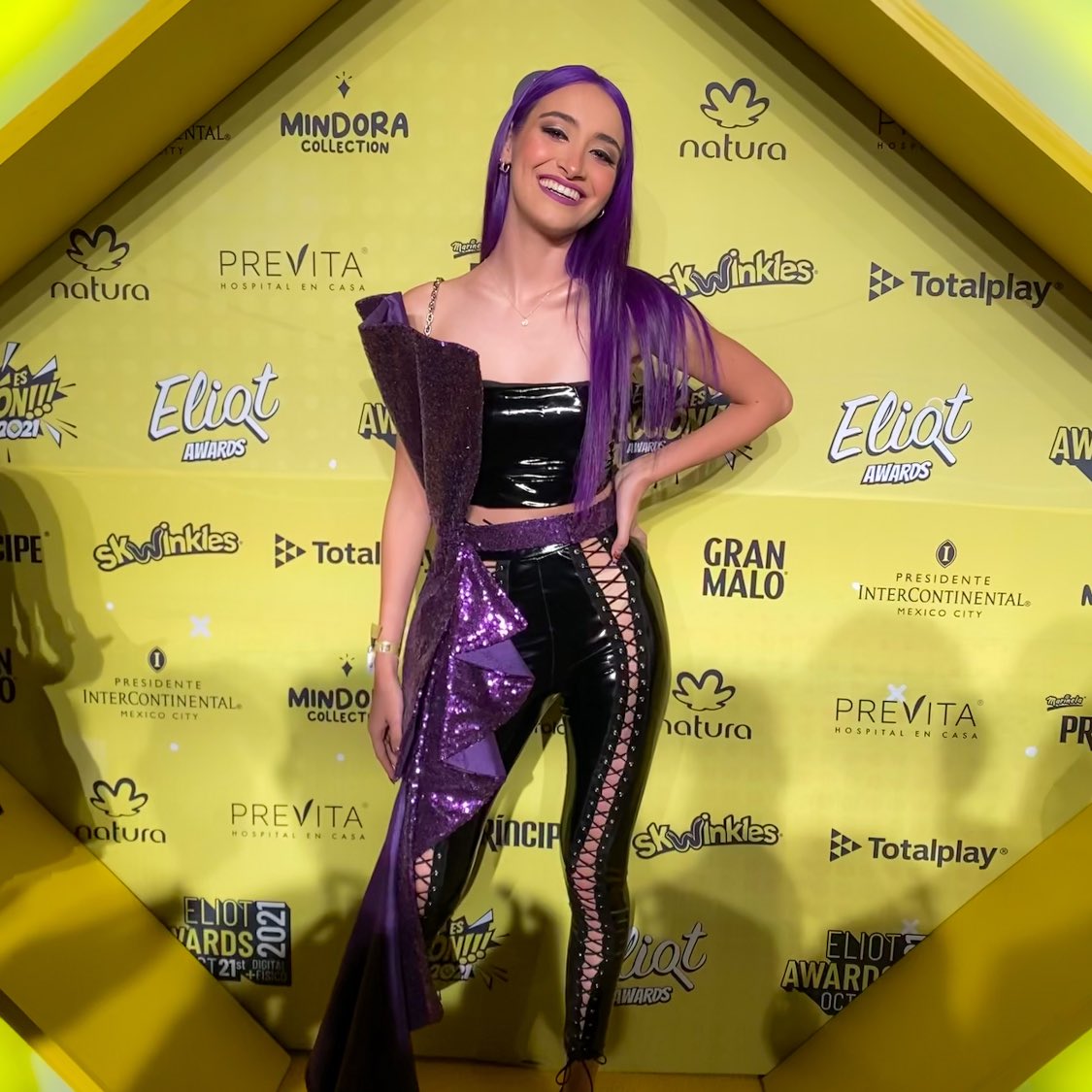 Les gustó mi outfit?👀 #EliotAwards2021