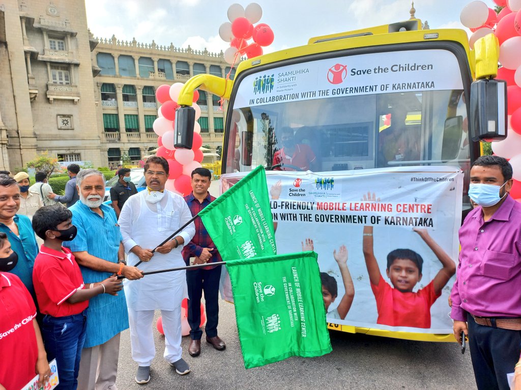BCNagesh_bjp's tweet image. ಸರ್ಕಾರೇತರ ಸಂಸ್ಥೆ ‘ಸೇವ್ ದಿ ಚಿಲ್ಡ್ರನ್’ ವತಿಯಿಂದ ನೀಡಲಾಗಿರುವ ‘ಮಕ್ಕಳ ಸ್ನೇಹಿ ಸಂಚಾರಿ ಕಲಿಕಾ ಕೇಂದ್ರ’ ಗಳನ್ನು ಇಂದು ವಿಧಾನಸೌಧದ ಆವರಣದಲ್ಲಿ  ಹಸಿರು ನಿಶಾನೆ  ತೋರುವ ಮೂಲಕ ಉದ್ಘಾಟಿಸಲಾಯಿತು. ಮಾನ್ಯ ಕಂದಾಯ ಸಚಿವ ಶ್ರೀ @RAshokaBJP, MLA ಶ್ರೀ @HPoonja, ಸಂಸ್ಥೆಯ ಪ್ರತಿನಿಧಿಗಳು ಉಪಸ್ಥಿತರಿದ್ದರು.

@CMofKarnataka