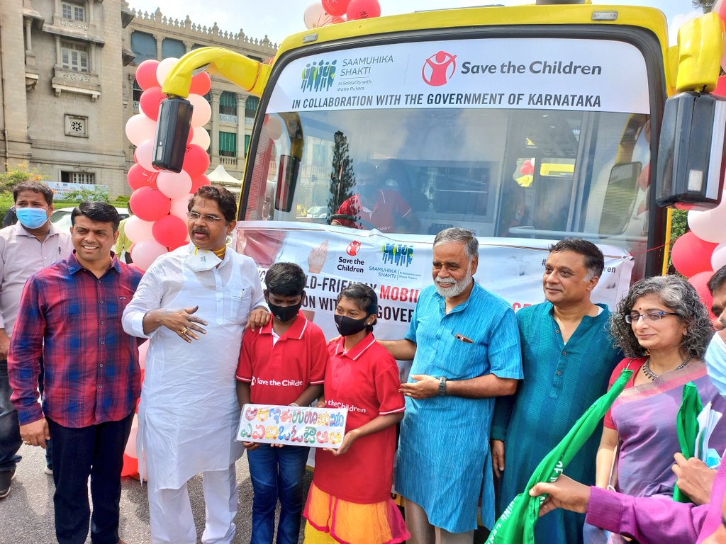 BCNagesh_bjp's tweet image. ಸರ್ಕಾರೇತರ ಸಂಸ್ಥೆ ‘ಸೇವ್ ದಿ ಚಿಲ್ಡ್ರನ್’ ವತಿಯಿಂದ ನೀಡಲಾಗಿರುವ ‘ಮಕ್ಕಳ ಸ್ನೇಹಿ ಸಂಚಾರಿ ಕಲಿಕಾ ಕೇಂದ್ರ’ ಗಳನ್ನು ಇಂದು ವಿಧಾನಸೌಧದ ಆವರಣದಲ್ಲಿ  ಹಸಿರು ನಿಶಾನೆ  ತೋರುವ ಮೂಲಕ ಉದ್ಘಾಟಿಸಲಾಯಿತು. ಮಾನ್ಯ ಕಂದಾಯ ಸಚಿವ ಶ್ರೀ @RAshokaBJP, MLA ಶ್ರೀ @HPoonja, ಸಂಸ್ಥೆಯ ಪ್ರತಿನಿಧಿಗಳು ಉಪಸ್ಥಿತರಿದ್ದರು.

@CMofKarnataka