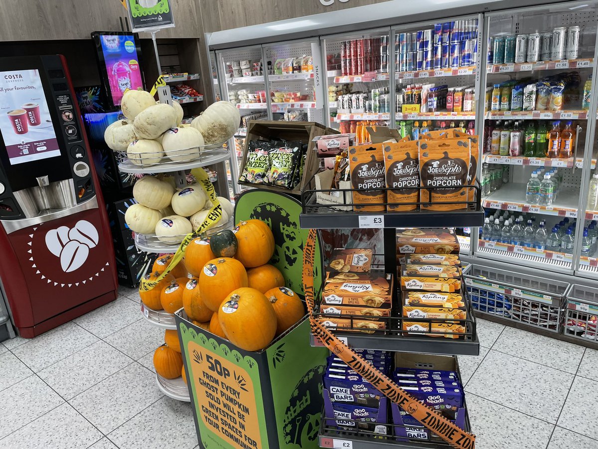 ConnorAtCoop's tweet photo. Halloween flying out @ St Johns Road. @bmawilkinson @AMSmith86  @PaulGrove1988 @JoelMattless https://t.co/eroTwHZMtW