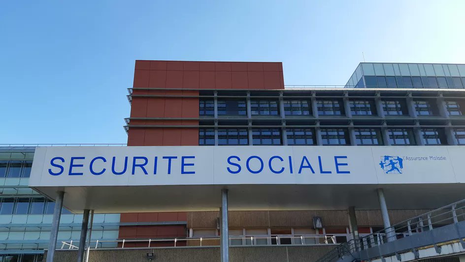 franceinfo's tweet photo. AUDIO ▶ Tous les employeurs ont du mal à recruter, y compris... la Sécurité sociale. Les besoins sont énormes : 15 000 nouvelles embauches cette année encore

C'est dans C'est mon boulot, à retrouver ici ⤵

https://t.co/SKCoZ6qypN https://t.co/RBdzs1psy1