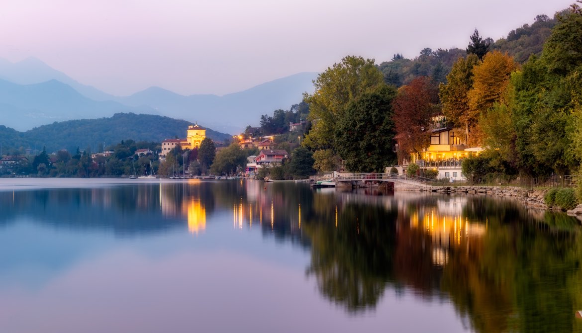 erripollo's tweet photo. I primi colori autunnali 🍁🍂
Si specchiano nel Lago Grande di Avigliana
📷 em1 mark3 @getolympus 
🔍 40-150pro @olympus_italia 
#autumncolors #AutumnFalls #Autumnvibes #photooftheday #landscapephotography https://t.co/o4bylX5CZB