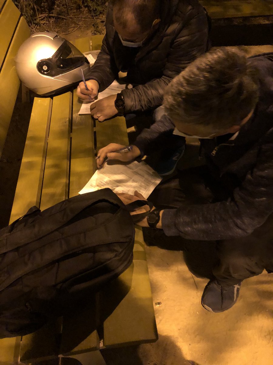 laussgmzz's tweet photo. los cerdos estos apunto de fumarse mi droga 😩🤙 https://t.co/LhL0i7wRE2