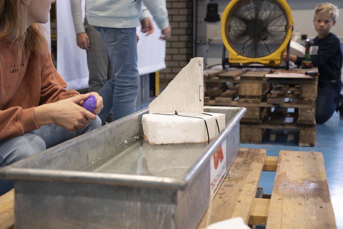 vanbeekschroef's tweet photo. Afgelopen weken hebben onze teams van Basisschool De Vijfhoeven hard aan hun boten voor de Tech Challenge. Welke zeilboot denken jullie dat de snelste zal zijn; Berta 33 of Harry?

#TechChallenge #VanBeek #schroeftransport #screwconveyors #Dino #bulkwagenvuller #bulktruckloarder https://t.co/UJRmaKmGUQ