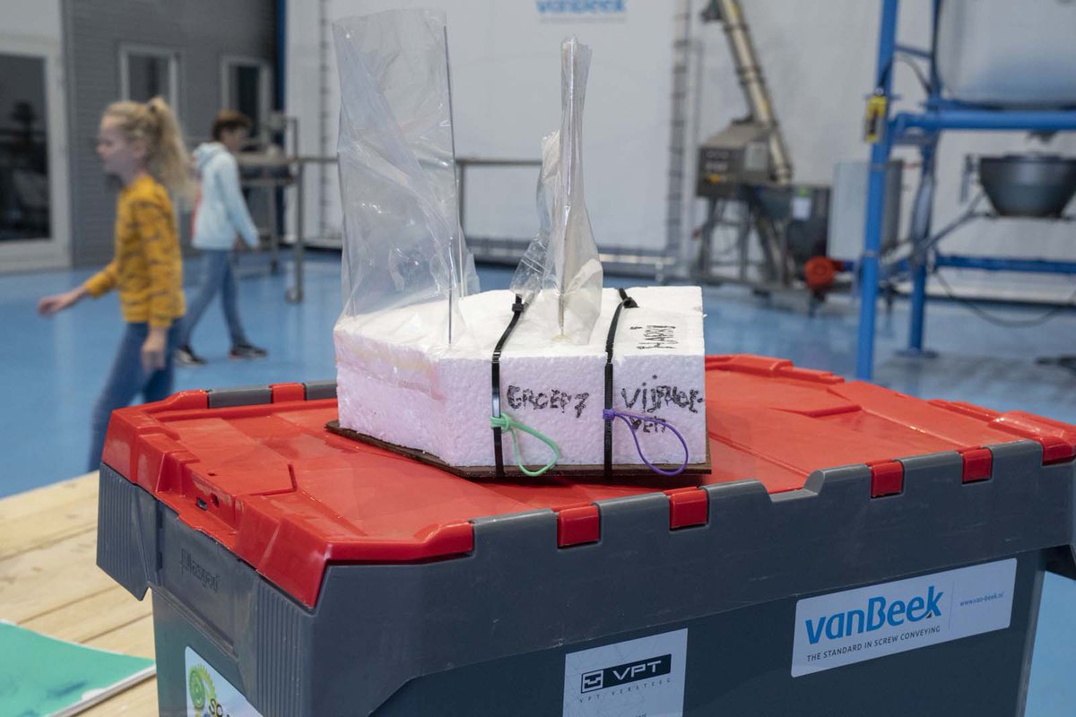 vanbeekschroef's tweet photo. Afgelopen weken hebben onze teams van Basisschool De Vijfhoeven hard aan hun boten voor de Tech Challenge. Welke zeilboot denken jullie dat de snelste zal zijn; Berta 33 of Harry?

#TechChallenge #VanBeek #schroeftransport #screwconveyors #Dino #bulkwagenvuller #bulktruckloarder https://t.co/UJRmaKmGUQ
