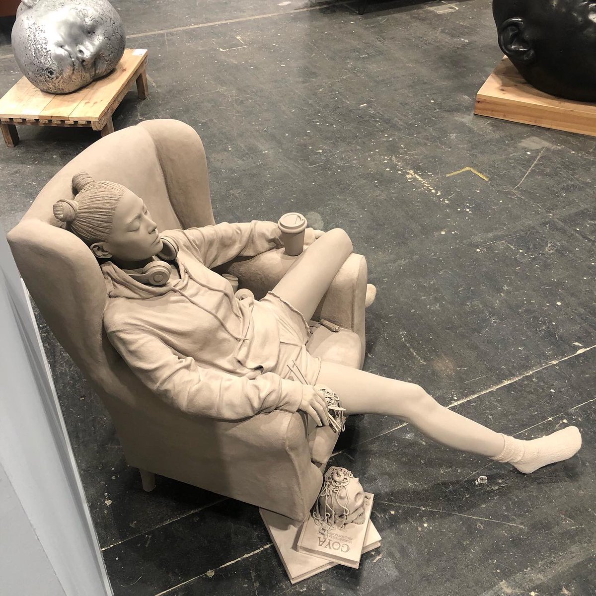 lucasfh1976's tweet photo. #anewdayhascome #comienzaunnuevodía El sueño de la razón produce monstruos #AlejandroMonge @3PuntsGaleria @Feriaestampa #Estampa2021 #escultura #sculpture #arte #art https://t.co/uEW0fHhizY