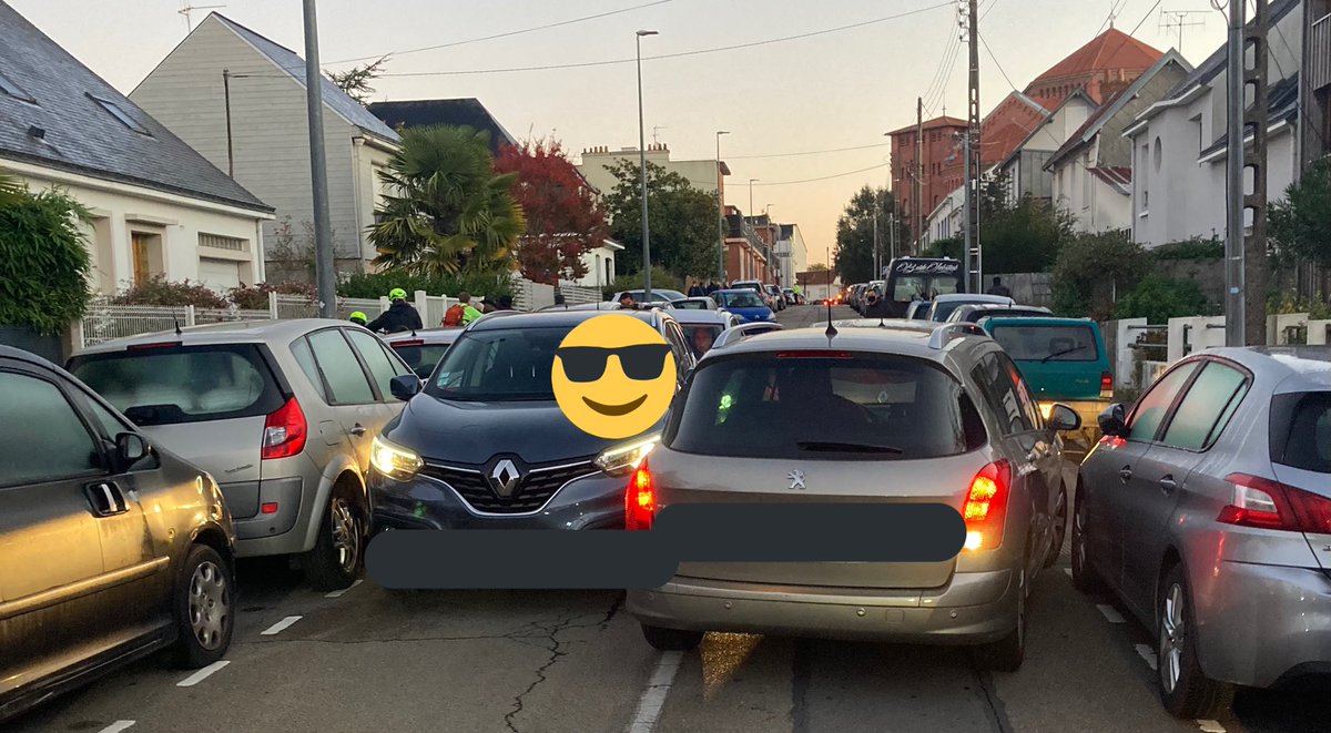 micherve's tweet photo. La #proposition71 semblant être abandonnée, @nantesfr si vous pouviez mettre en place une #71bis, consistant à réduire les trottoirs, élargir la chaussée, cela permettrait de faire des « drive-enfants » où les enfants pourraient être directement déposés dans l’école en 🚙. #XXIs https://t.co/vXJ8c4wIJS