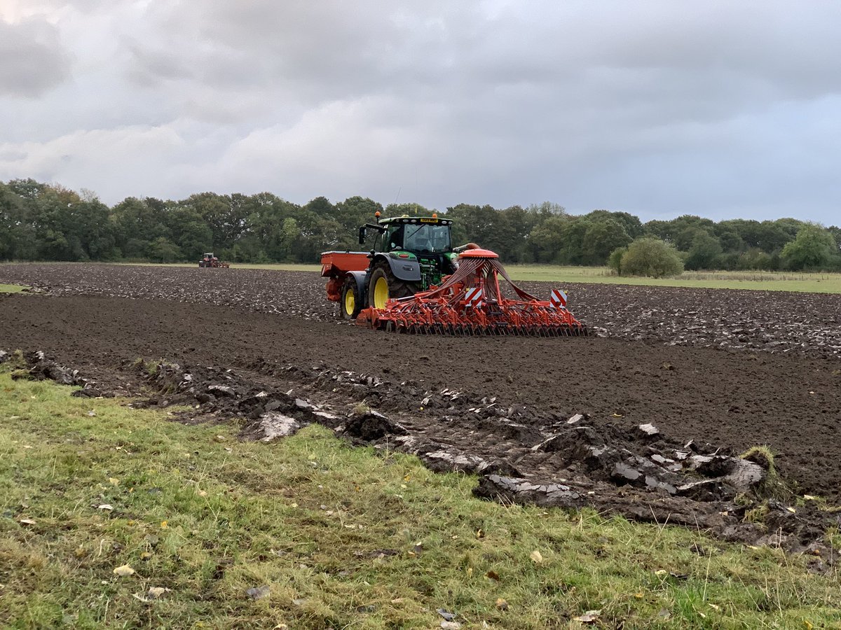 Variable rate Saki going in through @Omniaprecision via Terramap data in the last few days in Cheshire. Varied P and K to follow in Spring! @Hutchinsons_Ag
