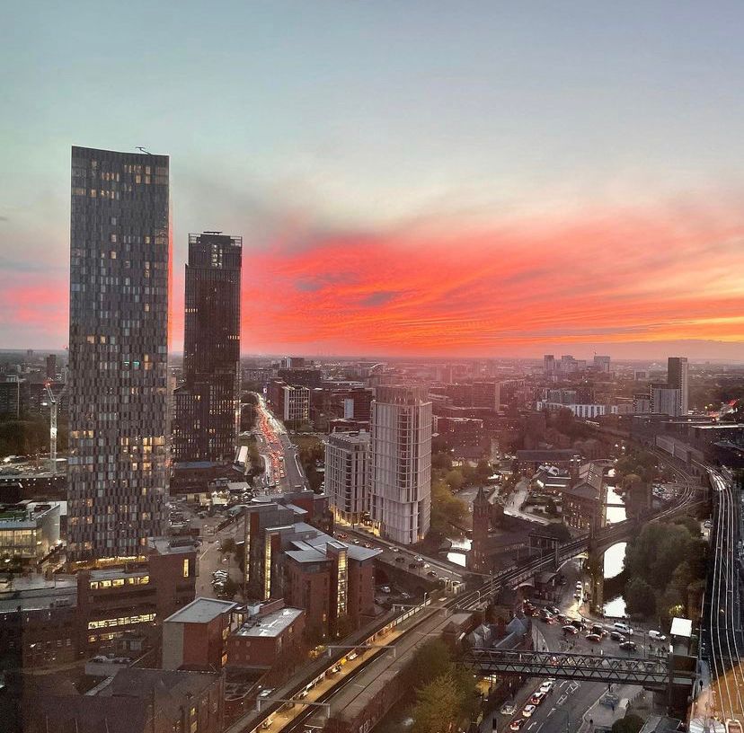 ILoveMCR's tweet photo. Morning 🌄 

📷(IG: Bee_manuk) https://t.co/w8Q9gU8apd