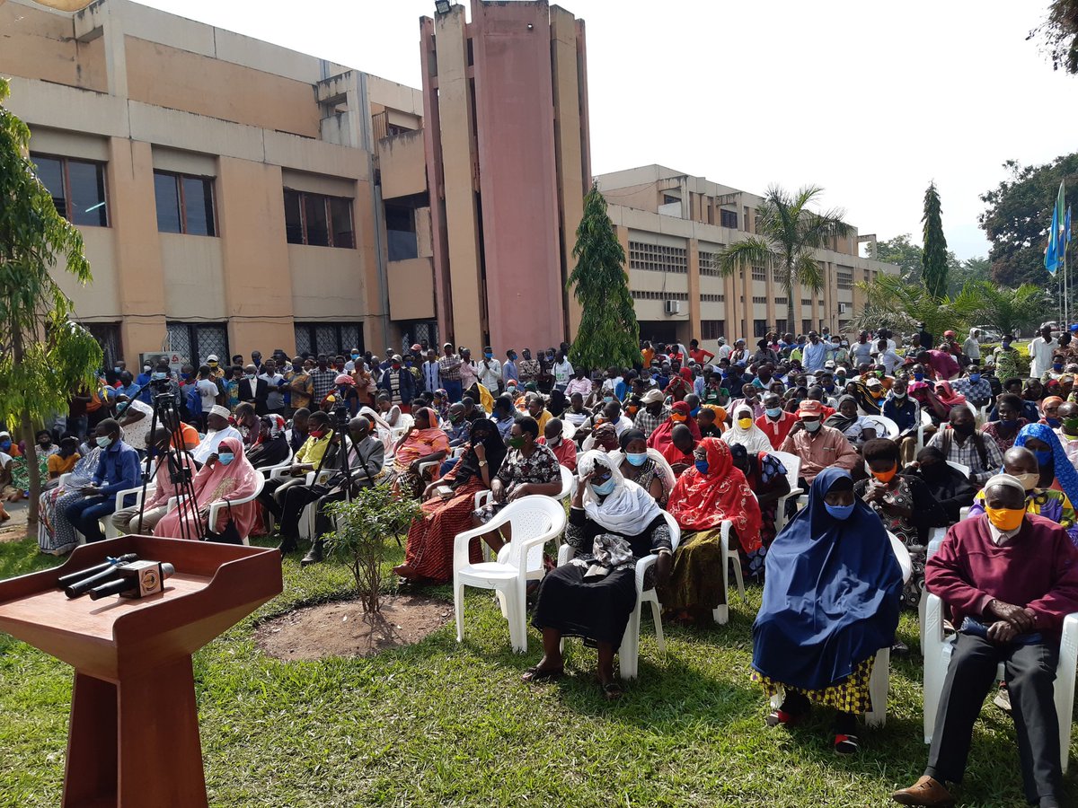 BivahagumyeL's tweet photo. Ouverture à @ukamenge de la caravane de soins oculaires et de chirurgie de cataracte par la fondation albasar https://t.co/3kJwqwA7Ru collaboration avec l'association #benaa . @mspls_bdi @MESRS4 https://t.co/1pfnNInLeA
