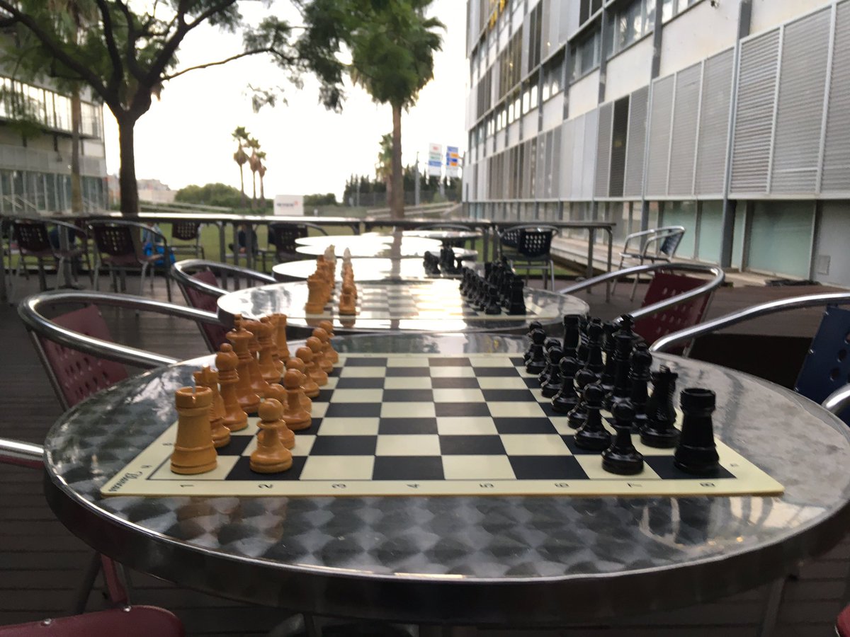 Yesterday, we had plenty of fun doing networking activities. It seems that chess also experienced some success! Thanks to <a href="/EscacsCambrils/">UEC</a> for providing us with the chess boards and pieces 😊♟  #ICIQPhDday2021