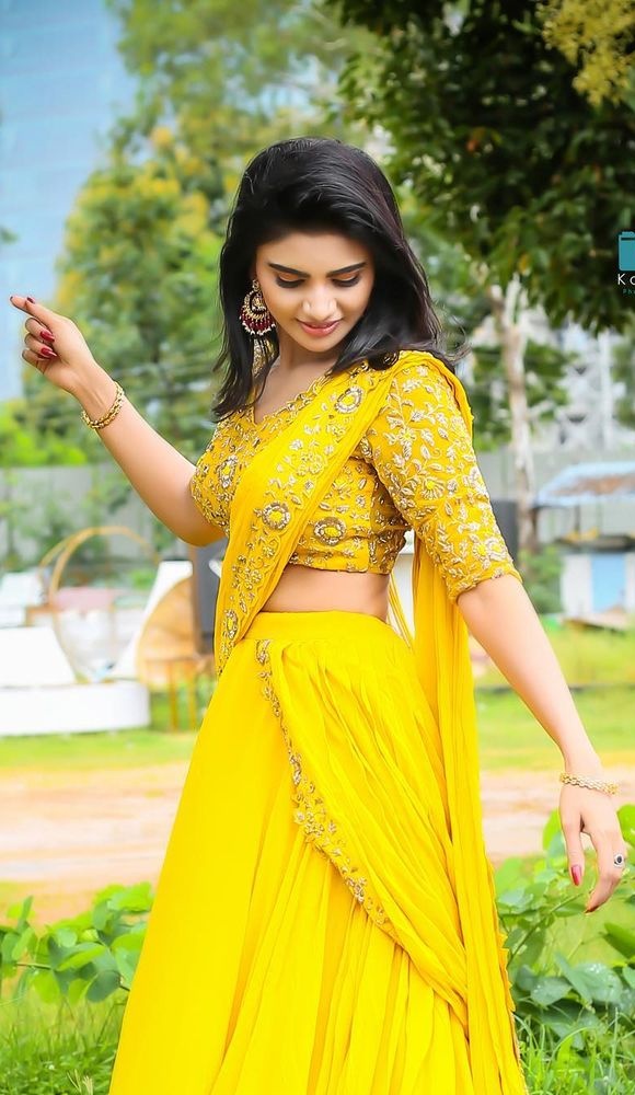 Jabardasth Varsha Madhavi Biography | iiQ8 Entertainment