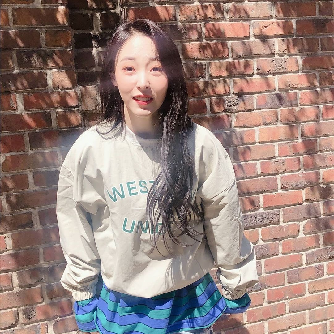 soleilbyul's tweet photo. 🐹 🧍🏻♀️ #m_f
🐶 why is there only the sun in the pic but no person? doesn't make sense hhh
🐹 why? no wonder our wind (wheein) smells so nice https://t.co/dOcYFHTyNS