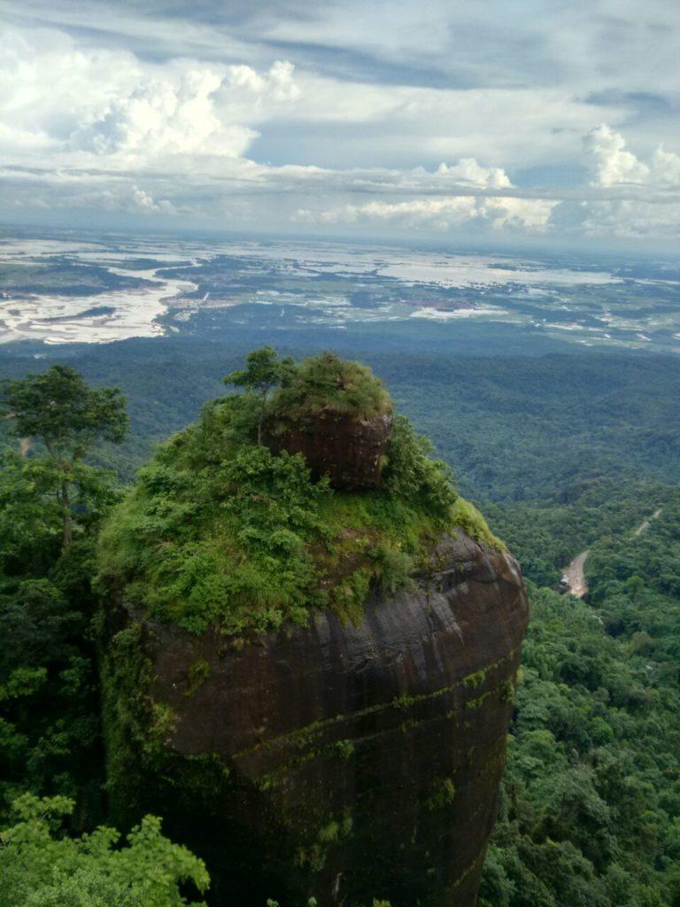 Beautiful Shillong peak, it gives you the best panoramic view of Shillong city.

onemindstand.com/21-best-places…

#shillong #shillongdiaries #mountains #peak #onemindstand #travelexperia #travel #travelbloggers #beautiful #naturephotography #Traveller #Trending #RoadTrip #PicOfTheDay