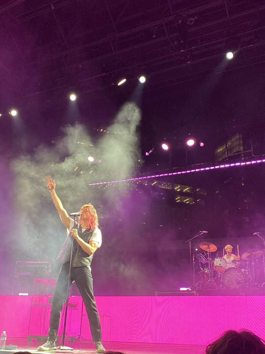 _pep5's tweet photo. best. concert. ever https://t.co/U5RUbf70TE