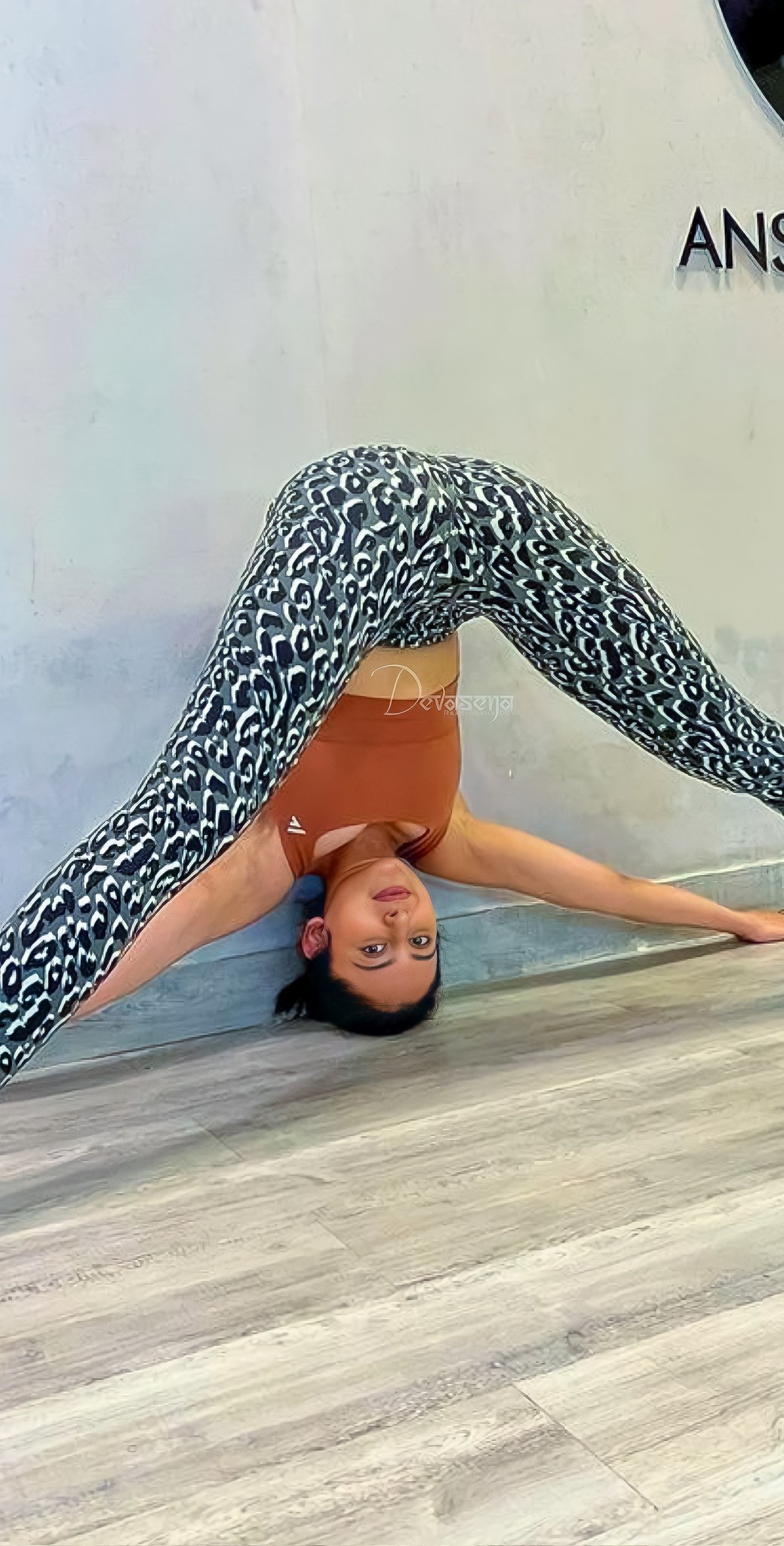 FCSX_2UX0BwsIiB?format=jpg&name=large