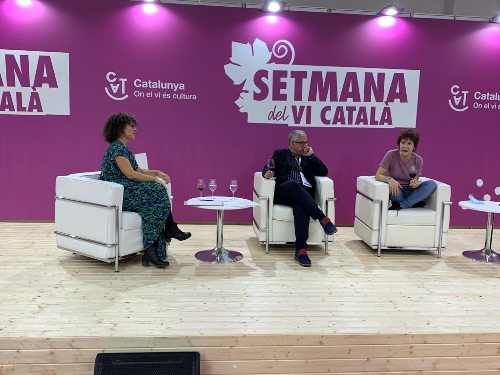 rtroyano's tweet photo. De totes ell(e)s i de molts més n’hem après moltíssim aquesta setmana. Sense sostenibilitat humana i ambiental, no podem honrar la terra ni fer bon vi. O com diu #YayoHerrero “no hi economia, ni tecnologia, ni societat, sense cures i natura” #vicatalà #setmanavicatalà @incavicat https://t.co/YDUGpUijaN