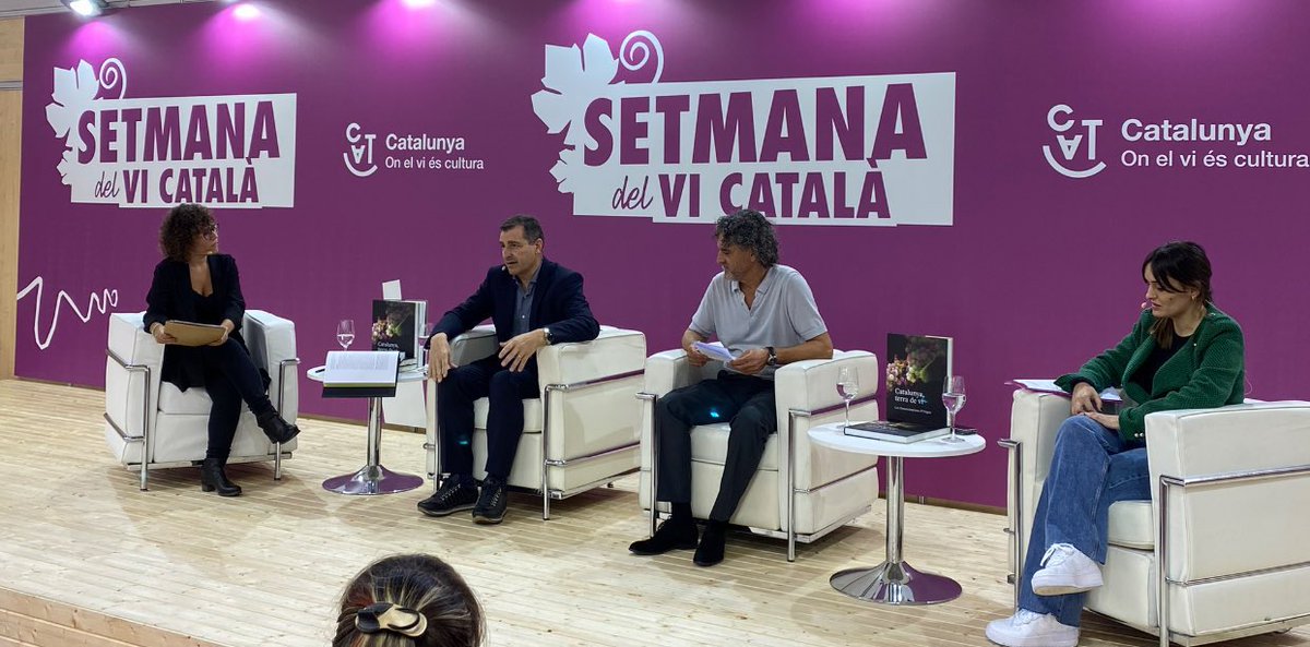 rtroyano's tweet photo. De totes ell(e)s i de molts més n’hem après moltíssim aquesta setmana. Sense sostenibilitat humana i ambiental, no podem honrar la terra ni fer bon vi. O com diu #YayoHerrero “no hi economia, ni tecnologia, ni societat, sense cures i natura” #vicatalà #setmanavicatalà @incavicat https://t.co/YDUGpUijaN