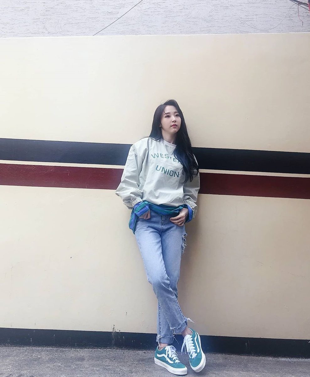 soleilbyul's tweet photo. 🐹 🤸🏻♀️
#moonbyul
#m_f
#moonbyul_fashion
🐶 unnie your proportions are so good that the measuring tape at my house is crying https://t.co/ppfucIVTt0