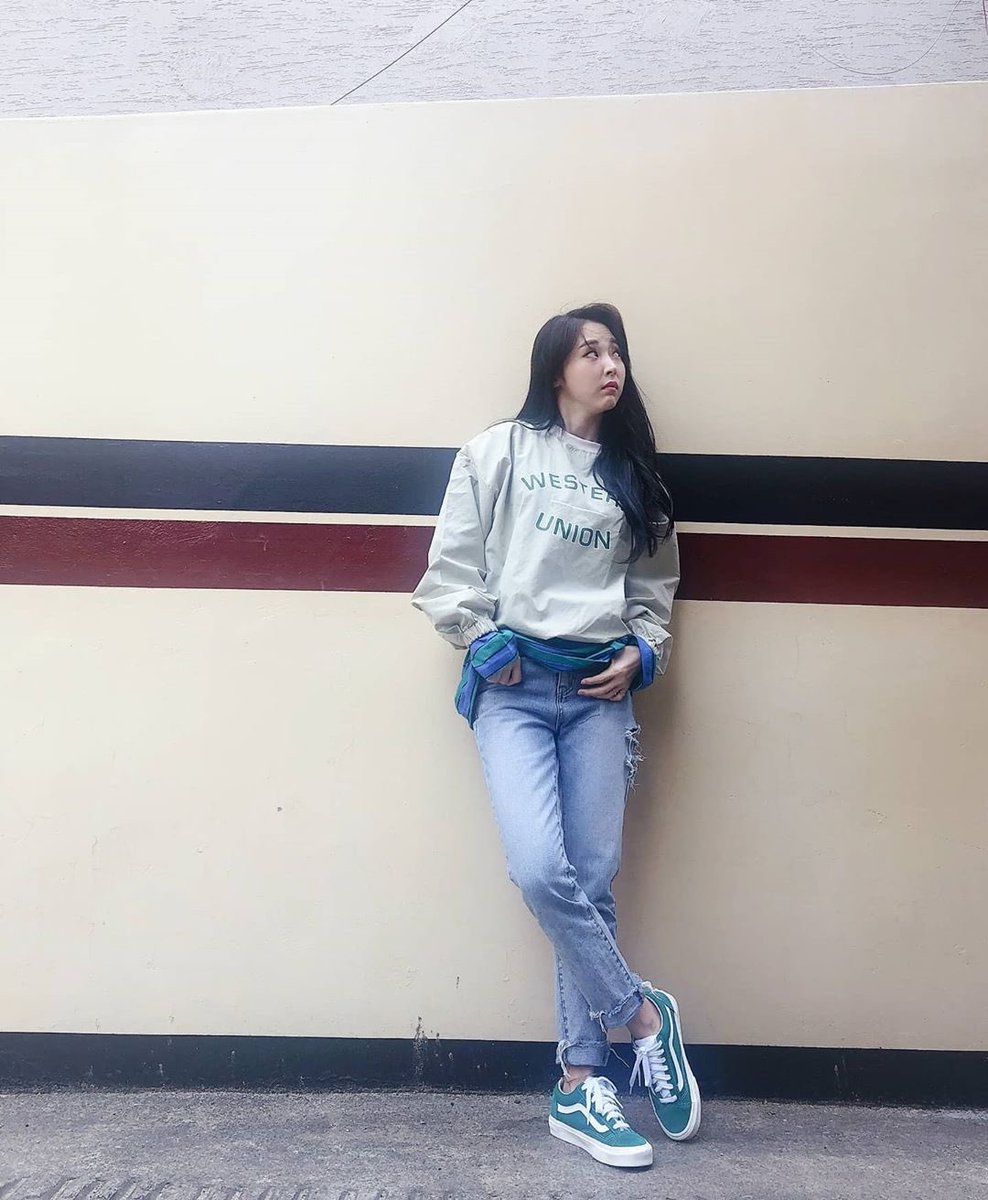 soleilbyul's tweet photo. 🐹 🤸🏻♀️
#moonbyul
#m_f
#moonbyul_fashion
🐶 unnie your proportions are so good that the measuring tape at my house is crying https://t.co/ppfucIVTt0